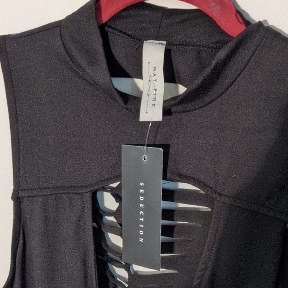 Cut Out Dress - Picture 2 of 4